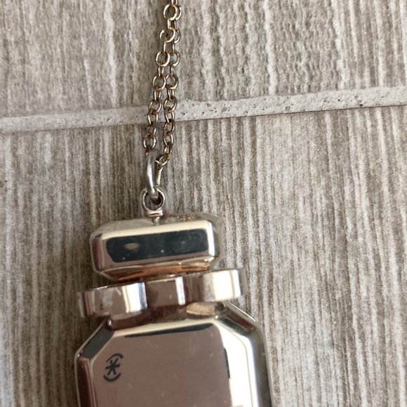 Victoria secret bombshell necklace solid fragrance. - Picture 6 of 6